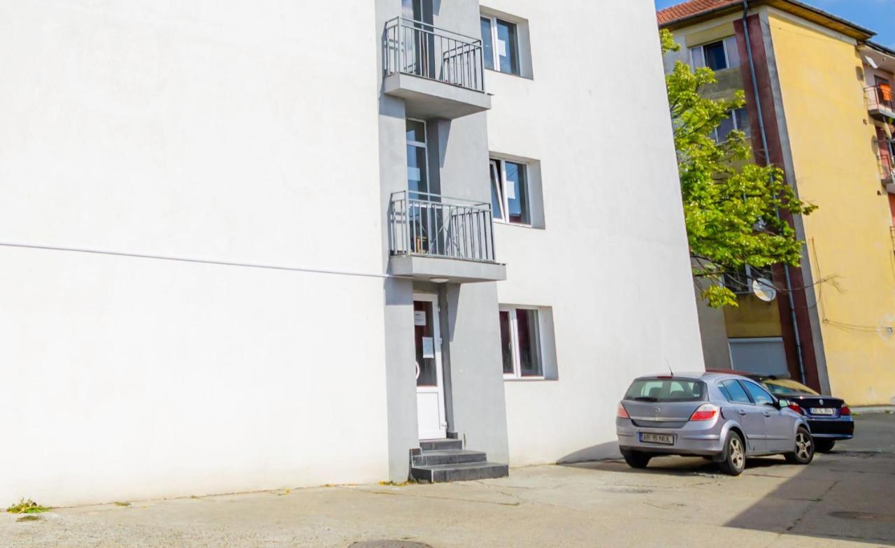 Apartament Cu O Camera Arad Kültér fotó